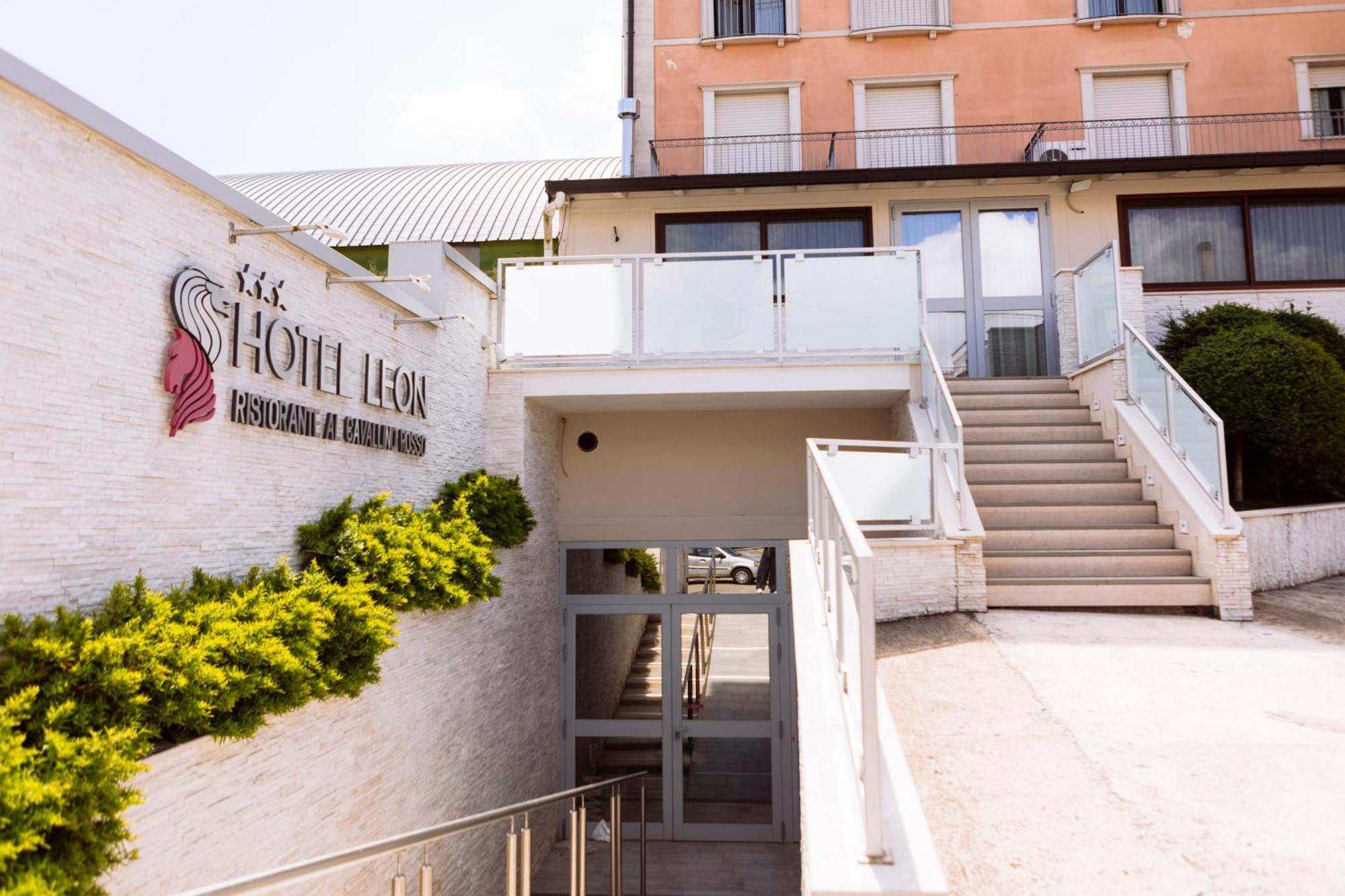Hotel Leon - Ristorante Al Cavallino Rosso San Giovanni Rotondo Exterior foto